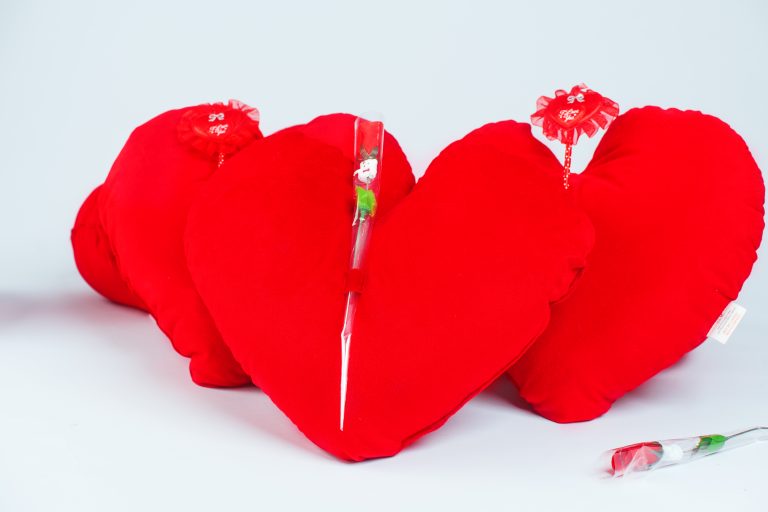 VALENTINE PILLOW (ROSE)